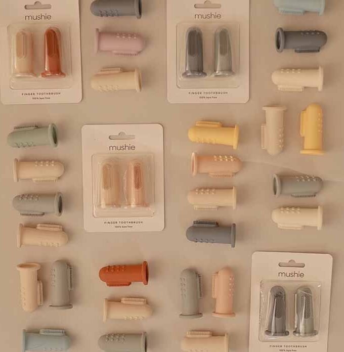 Mushie Finger dantų šepetėlis Blush/Shifting Sand