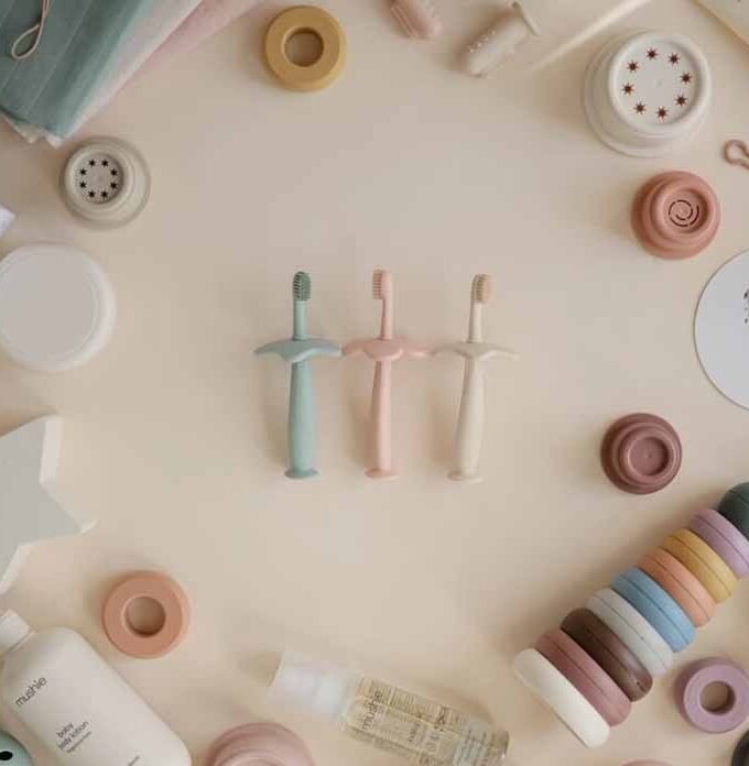 Mushie Flower Training dantų šepetėlis - Soft Lilac