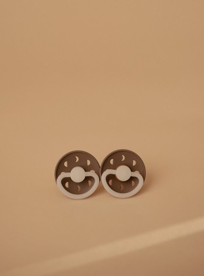 FRIGG Moon Phase - Round Latex Pacifier - Portobello Night - Size 2