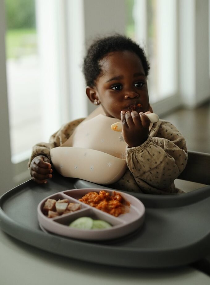 Mushie maži silikoniniai šaukšteliai 2 vnt - Natural/Shifting Sand