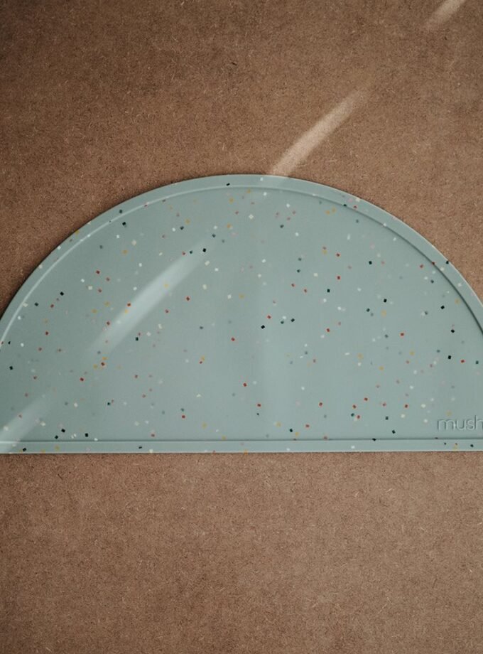 Mushie silikoninis padėkliukas - Cambridge Blue Confetti