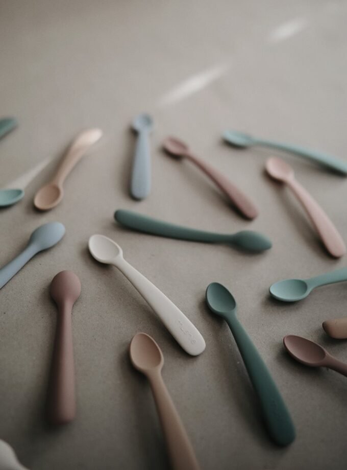 Mushie silikoniniai šaukšteliai 2 vnt - Dried Thyme/Natural