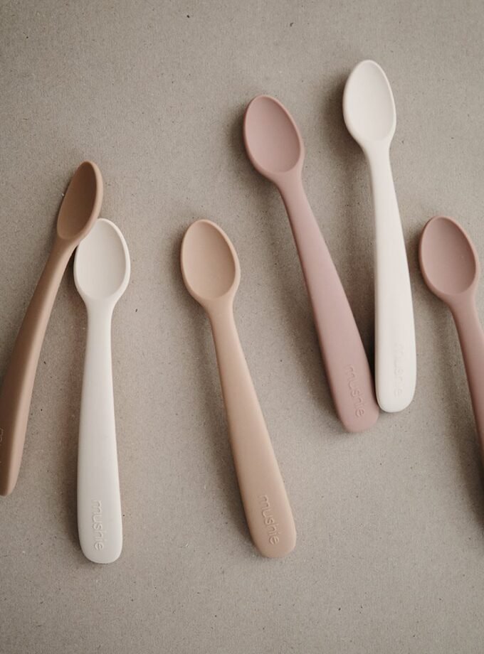 Mushie silikoniniai šaukšteliai 2 vnt - Blush/Shifting Sand