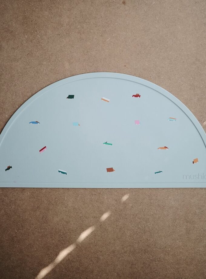 Mushie silikoninis padėkliukas - Retro Cars