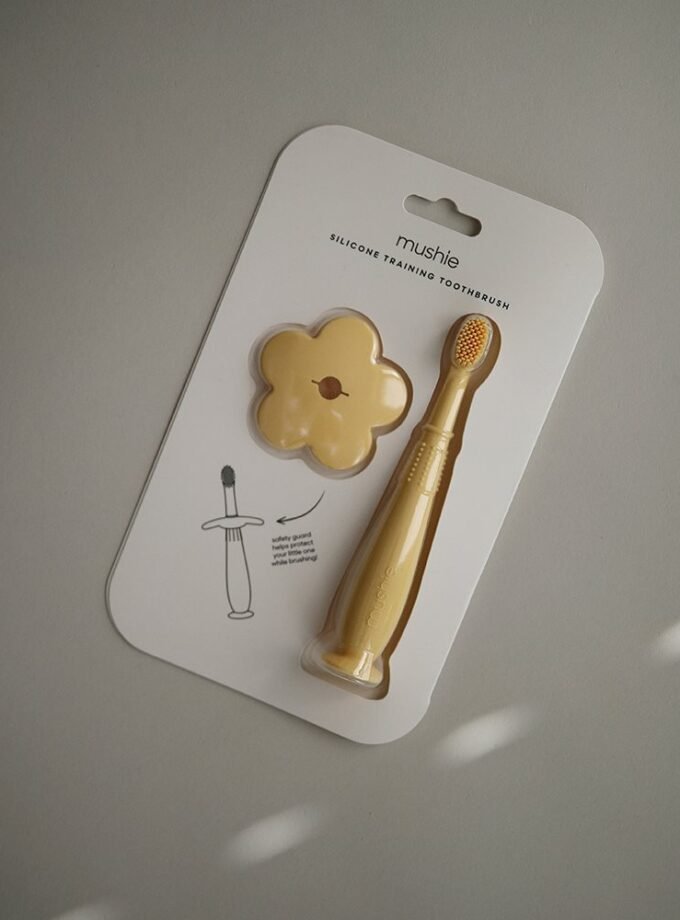 Mushie Flower Training dantų šepetėlis - Pale Daffodil