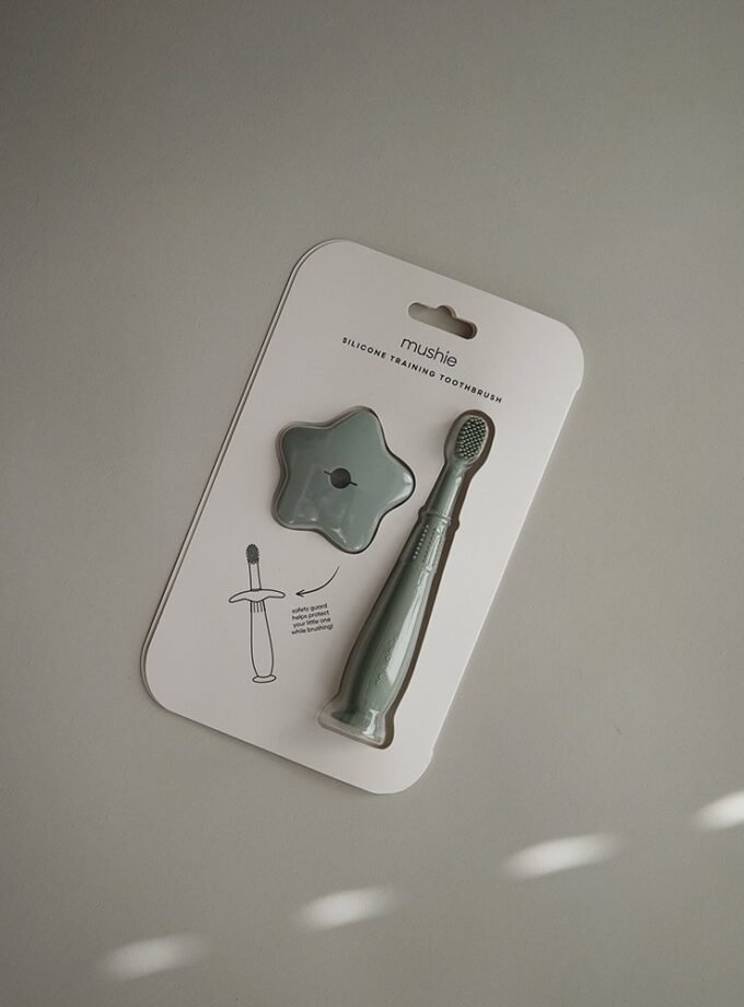 Mushie Flower Training dantų šepetėlis - Cambridge Blue