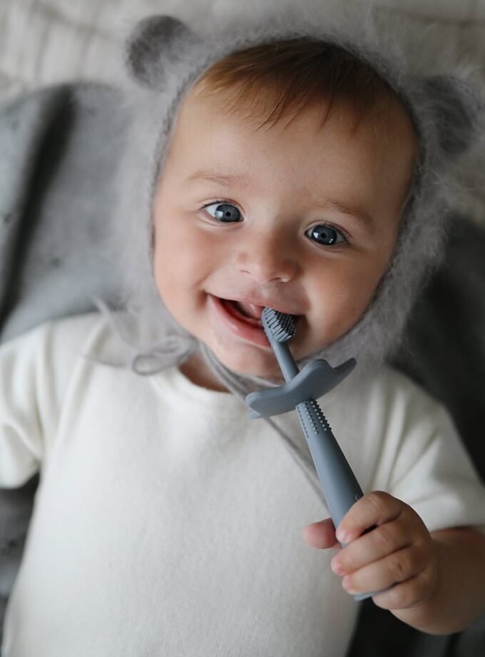 Mushie Flower Training dantų šepetėlis - Tradewinds