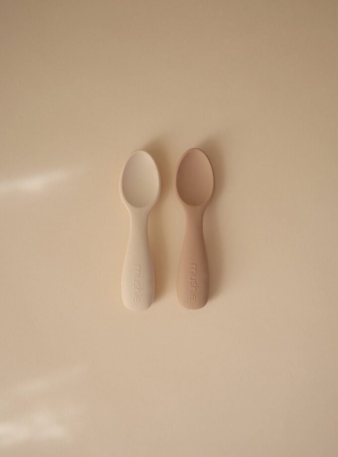 Mushie maži silikoniniai šaukšteliai 2 vnt - Natural/Shifting Sand
