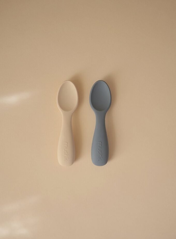 Mushie maži silikoniniai šaukšteliai 2 vnt - Tradewinds/Shifting Sand