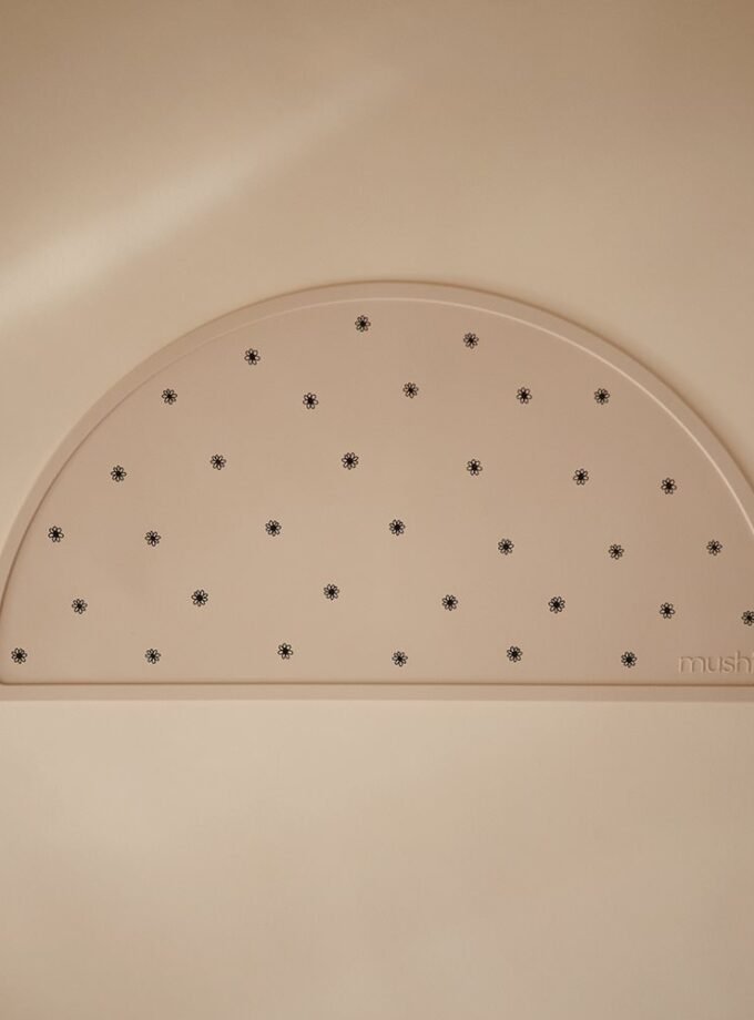 Mushie silikoninis padėkliukas - Black Daisy