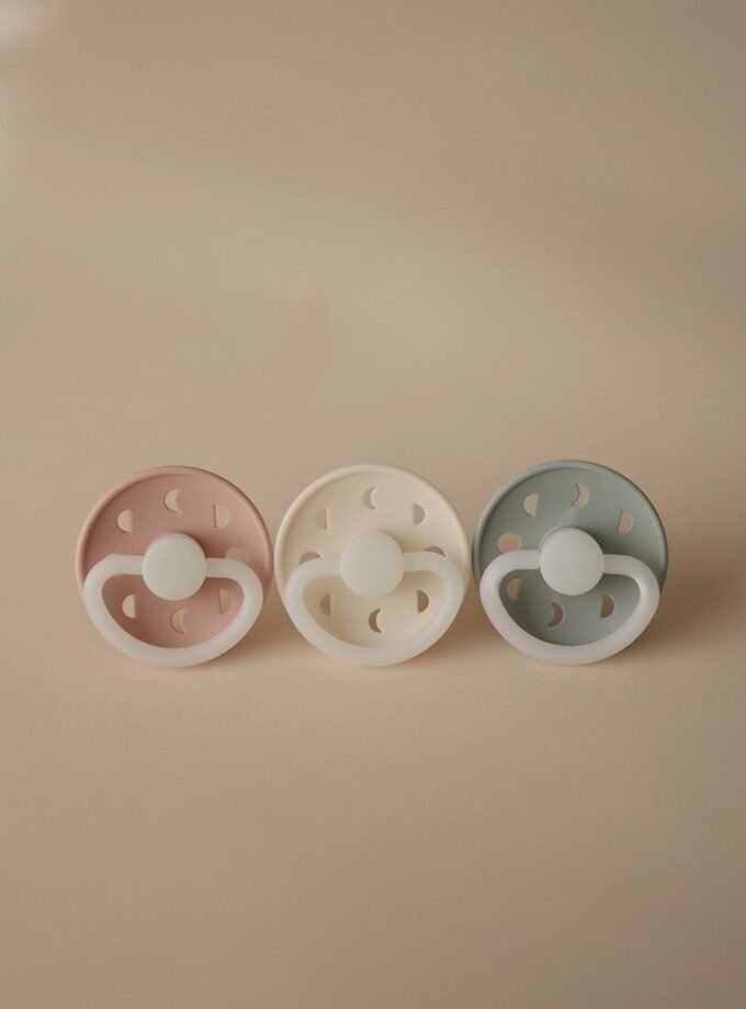 FRIGG Moon Phase - Round Latex Pacifier - Sage Night - Size 2