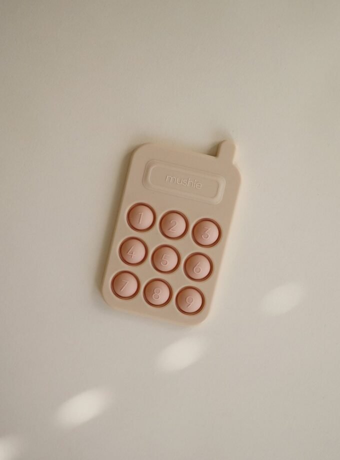 Mushie Phone spaudžiamasis žaislas - Blush