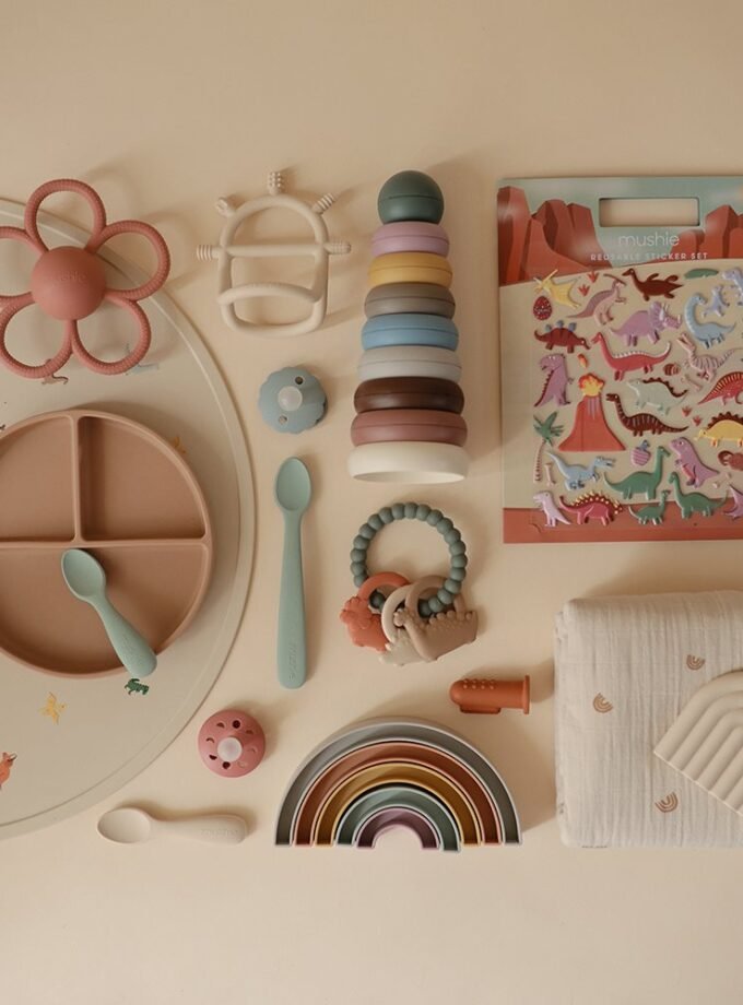 Daugkartinio naudojimo lipdukų rinkinys Mushie – Dino